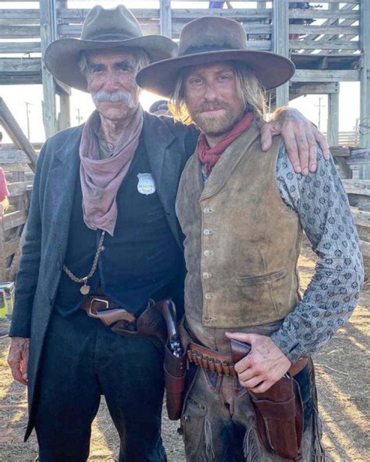 Behind-the-Scenes Of Zoe Perry's Personal Life: Age And Husband Revealed