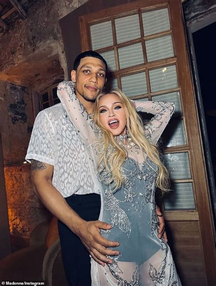 Dove Cameron's Current Love Life: Unveiling Her Latest Boyfriend