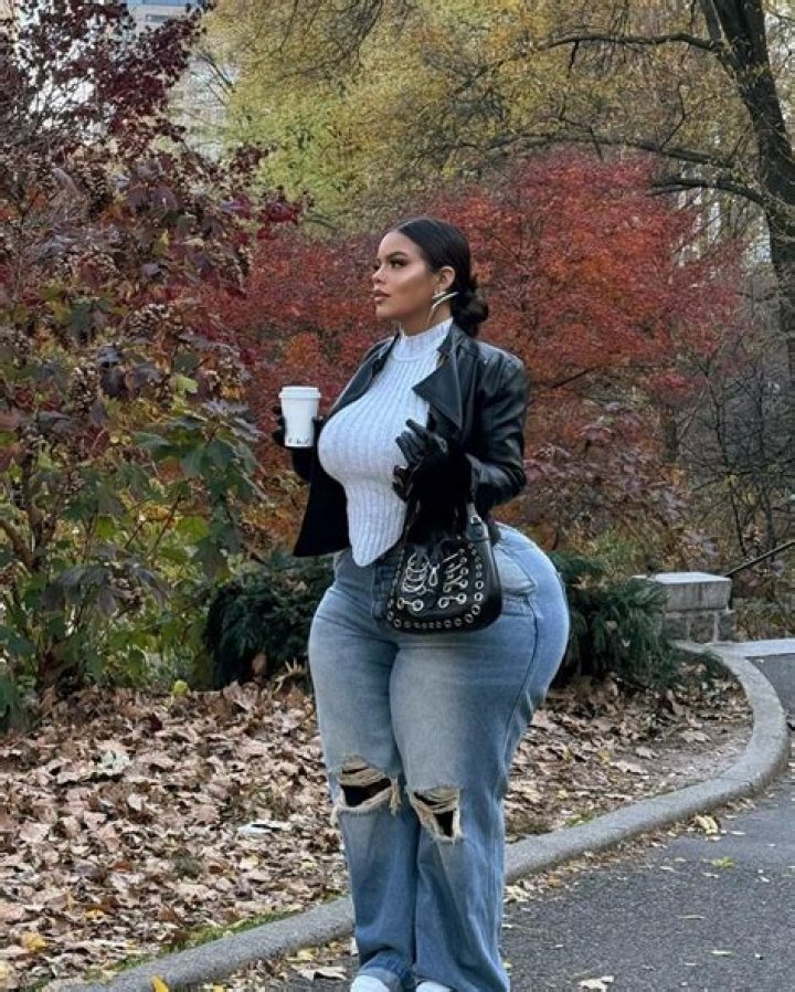 Is Gracie Bond's Figure Naturally Sculpted?