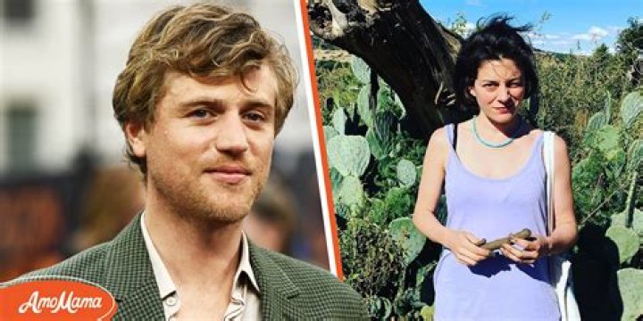 Johnny Flynn And Beatrice Minns