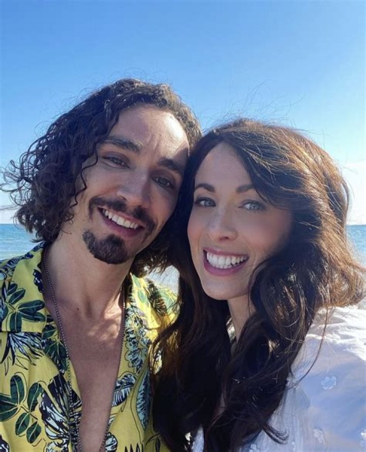 Unveiling Robert Sheehan's Love Life: Exclusive Insights!