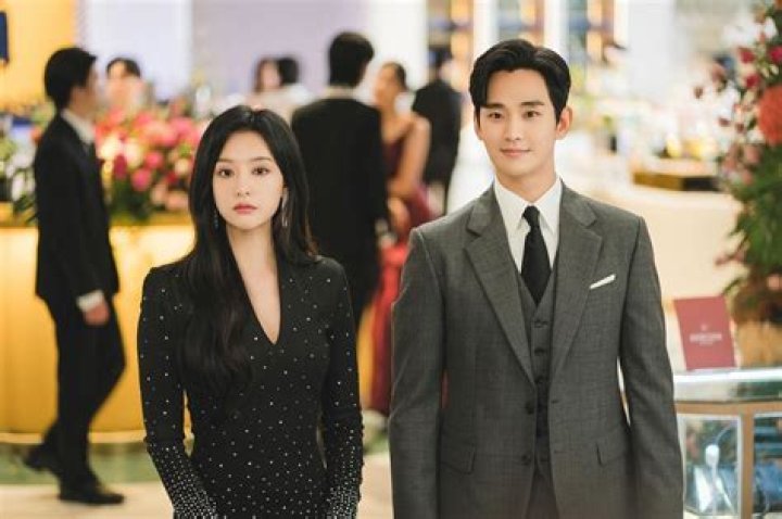 Who Has Kim Ji-Won Dated? A Look Into Her Relationships
